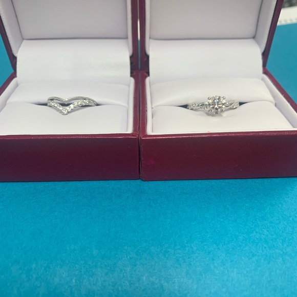 1 ctw diamond engagement ring and wedding band.
